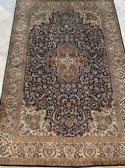 Fine silk rug 