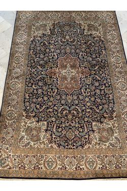 Fine silk rug 