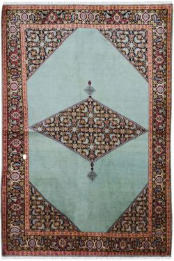 Dyrnak Pattern Traditional Mulberry Silk Rug