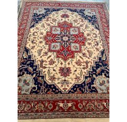 Heriz Fine Handmade Wool Rug