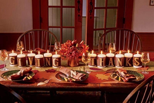 Thanksgiving dining table 